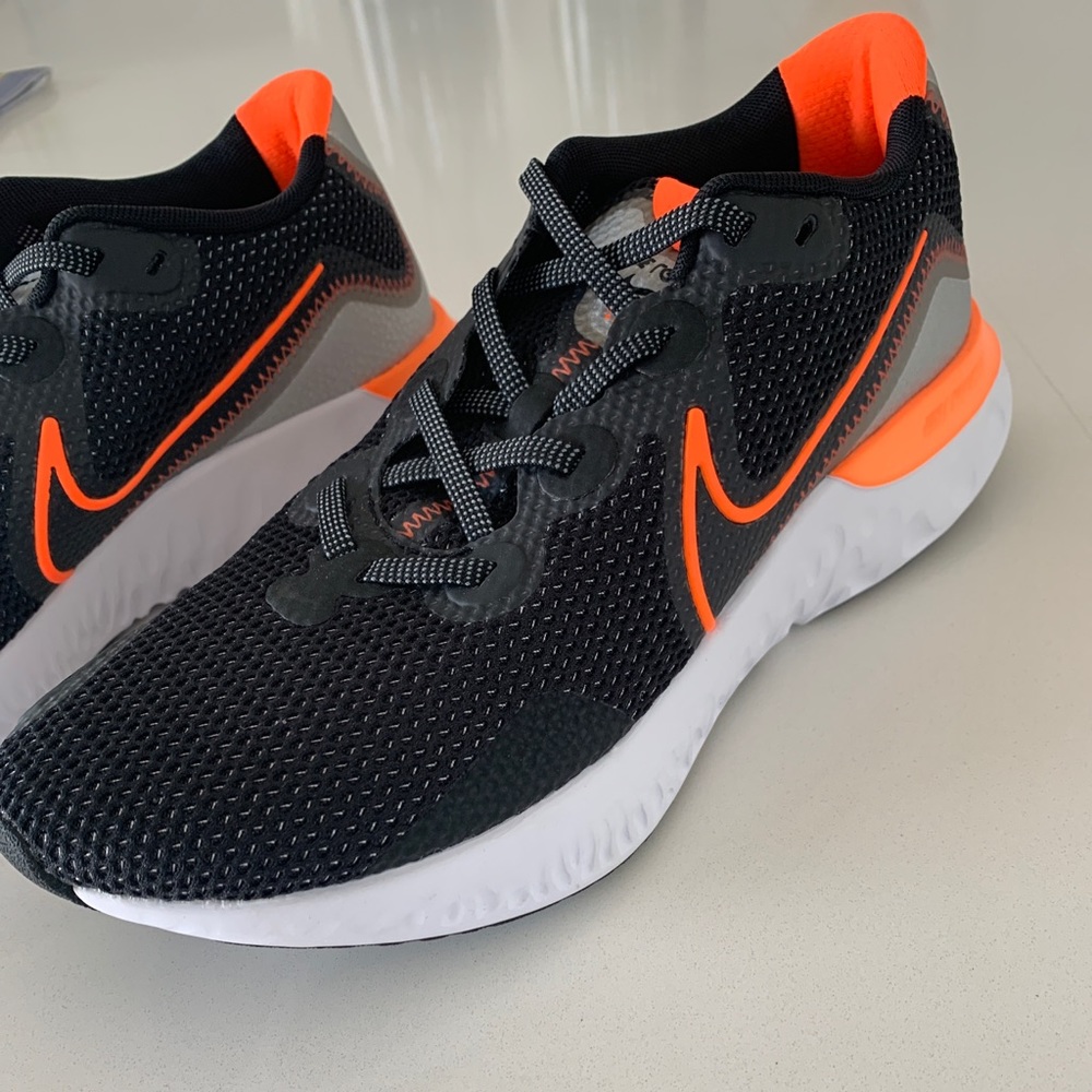 Nike renew Mens size 9.5